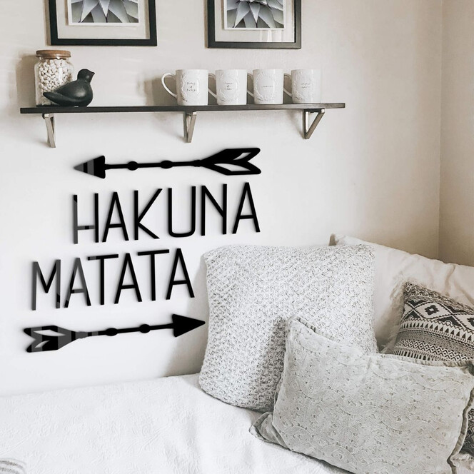 Acrylbuchstaben Hakuna Matata mit Pfeilen