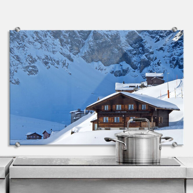 Spritzschutz Ferienhütte in den Schweizer Alpen