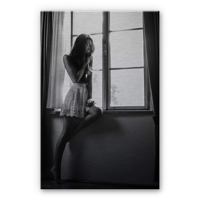 Alu-Dibond Bild mit Silbereffekt Krystynek - Girl on the Window