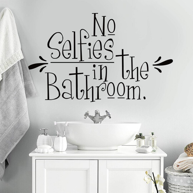 Wandtattoo No Selfies in the Bathroom