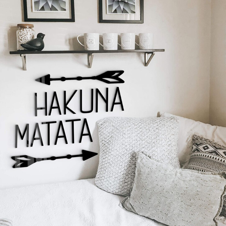 Acrylbuchstaben Hakuna Matata mit Pfeilen - WA268677